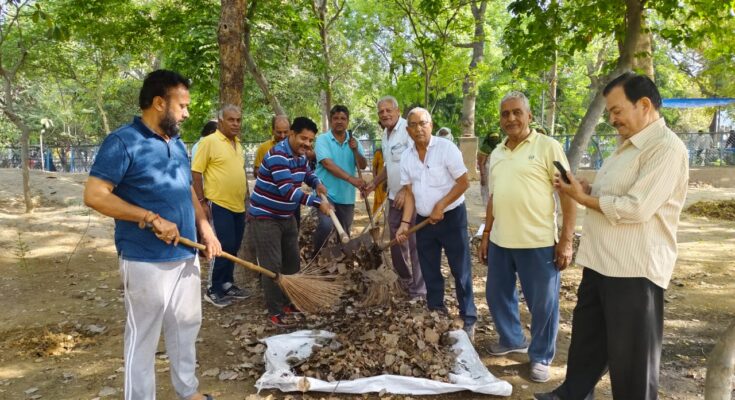 नेहरू पार्क पार्क में लोगों ने किया श्रमदान, देखिए वीडियों