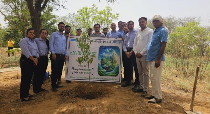 विश्व पर्यावरण दिवस पर आनंद मांडो ई-मोबिलिटी कंपनी ने आकेडा में किया पोधारोपण