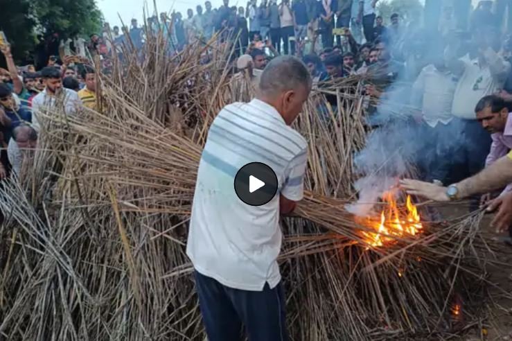 सोहना में पंचतत्व में विलीन हुआ शहीद सैनिक:आतंकवादियों से लोहा लेते हुए दी शहादत; 19 नवंबर को होनी थी शादी