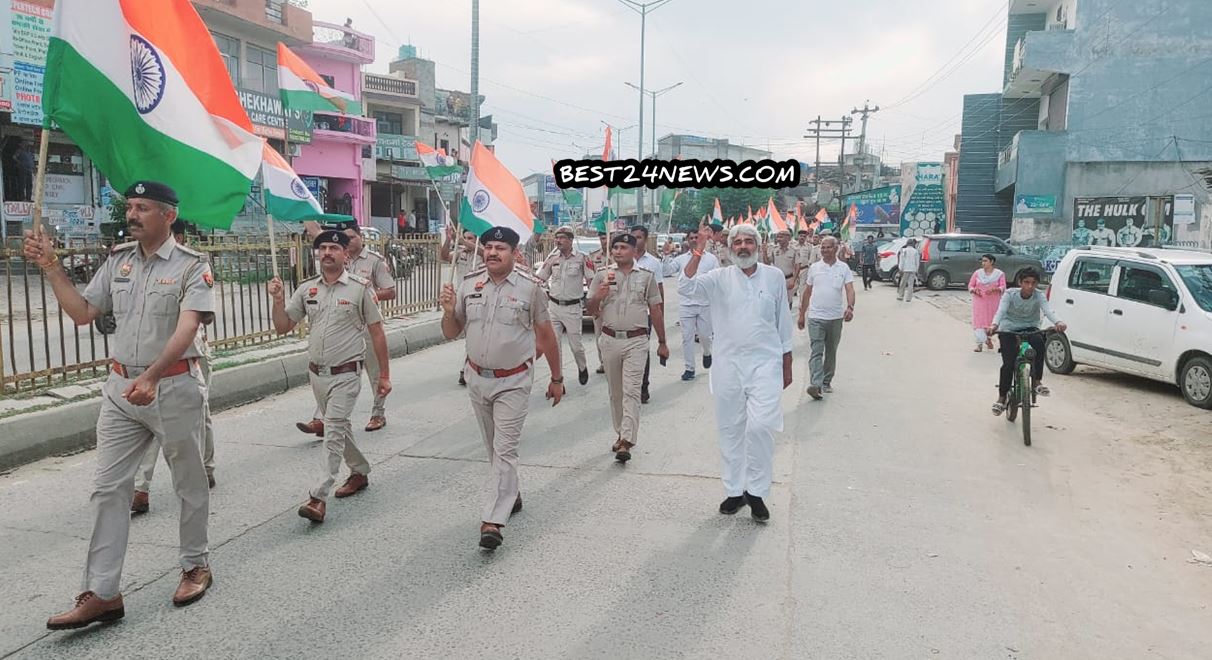 धारूहेड़ा में निकाली तिरंगा यात्रा, आईजी ने दिखाई हरी झंडी