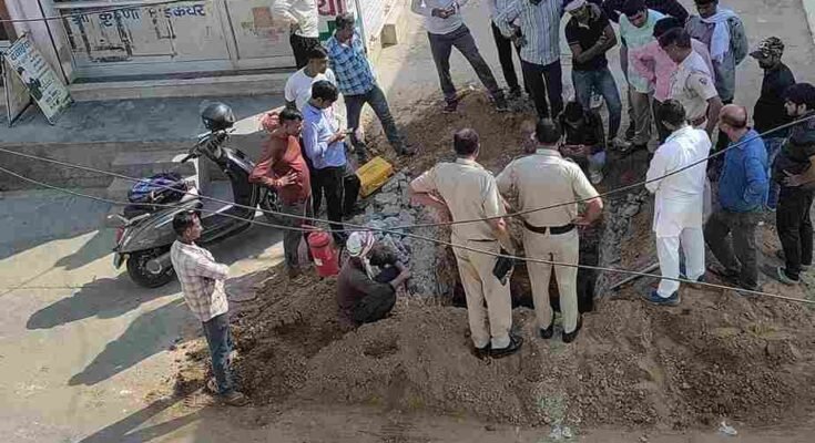 IGL GAS PIPE LEAKED IN REWARI SECTOR 4