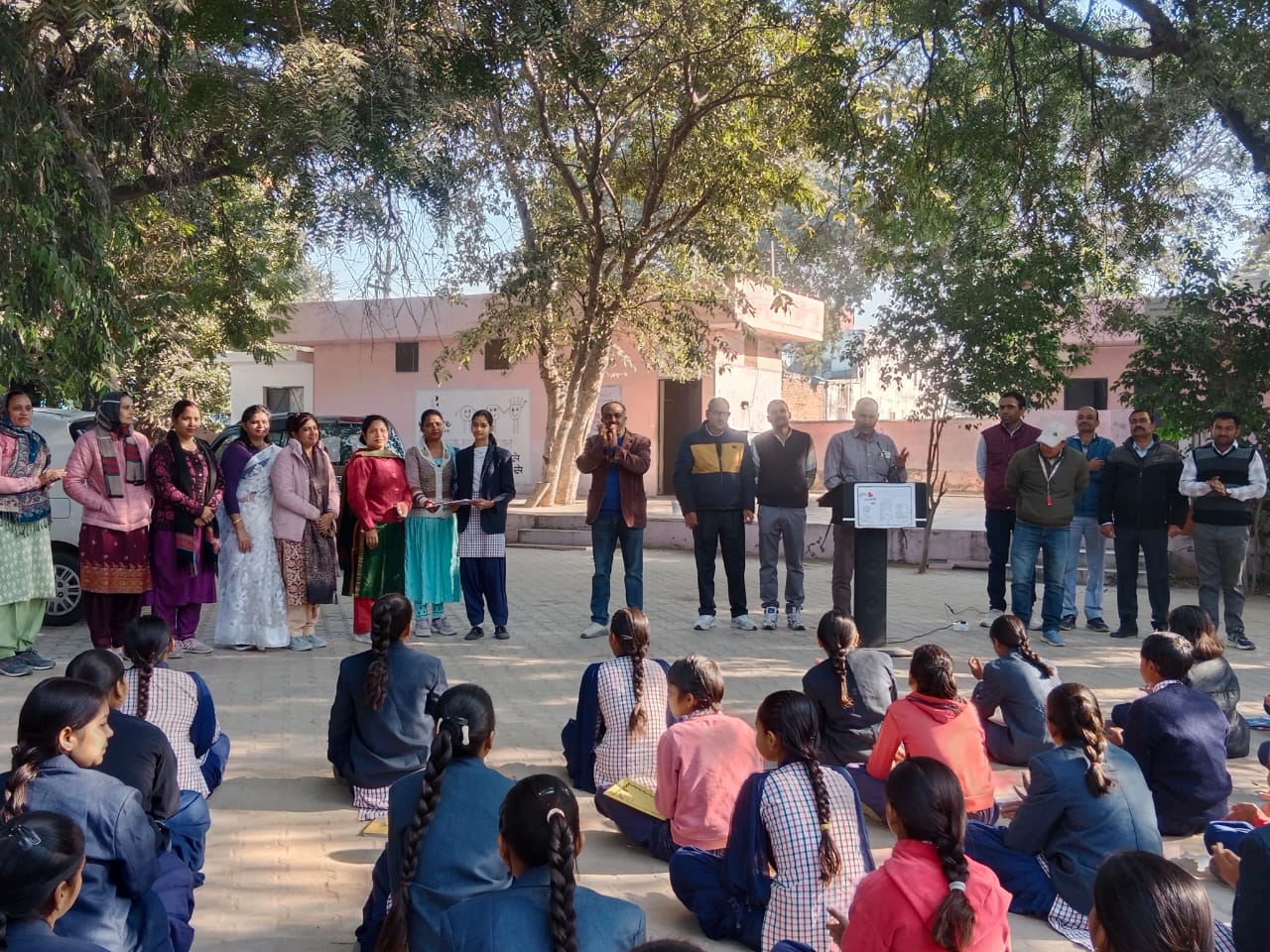 सिधरावली स्थित राजकीय वरिष्ठ माध्यमिक विद्यालय के विद्यार्थियों ने सराहनीय प्रदर्शन करते हुए हरियाणा सरकार द्वारा आयोजित राज्य स्तरीय गीता जयंती महोत्सव में कई अवार्ड हासिल कर स्कूल का नाम रोशन किया है।