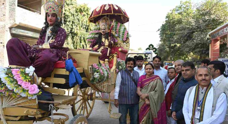 गीता जयंती महोत्सव समापन पर रेवाड़ी में निकाली शोभा यात्रा