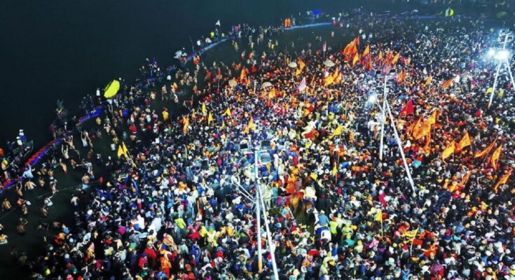 Mahakumbh 2025: ठंड पर आस्था भारी, देखिए महाकुंभ की झलकियां, जय जयकारो से गूंजे संगम