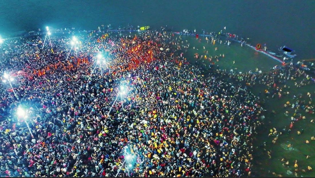 Mahakumbh 2025:  ठंड पर आस्था भारी, देखिए महाकुंभ की झलकियां, जय जयकारो से गूंजे संगम