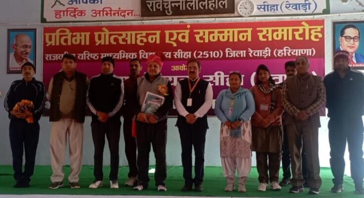 सीहा स्कूल में अहीरवाल शोध यात्रा की प्रतिनिधि टीम का स्वागत करते प्राचार्य, स्टाफ, सरपंच प्रतिनिधि तथा युवा चेतना संगठन