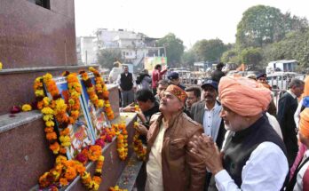 कृषि एवं किसान कल्याण मंत्री ने खेल, शिक्षा व अन्य क्षेत्रों में उत्कृष्ट प्रदर्शन करने वाले सर्व समाज के युवाओं को सम्मान पत्र तथा स्मृति चिन्ह देकर सम्मानित किया।