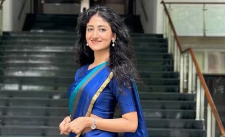 IAS Success Story:  अफसर बनने के लिए मोबाइल से  बनाई दूरी, सिर्फ 24 साल की उम्र में मिली सफलता