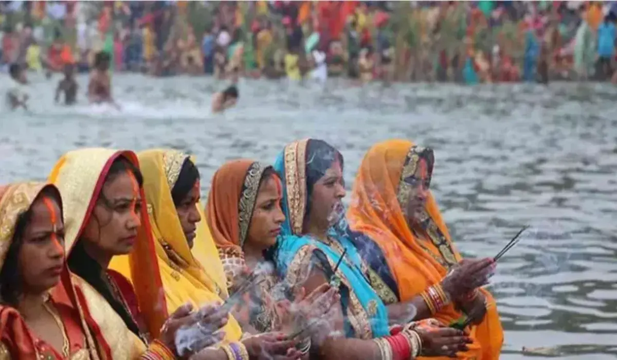 छठ करने वालों के लिए दिल्ली में बड़ी खुशखबरी, 1 हजार से ज्यादा घाट निर्माण का ऐलान