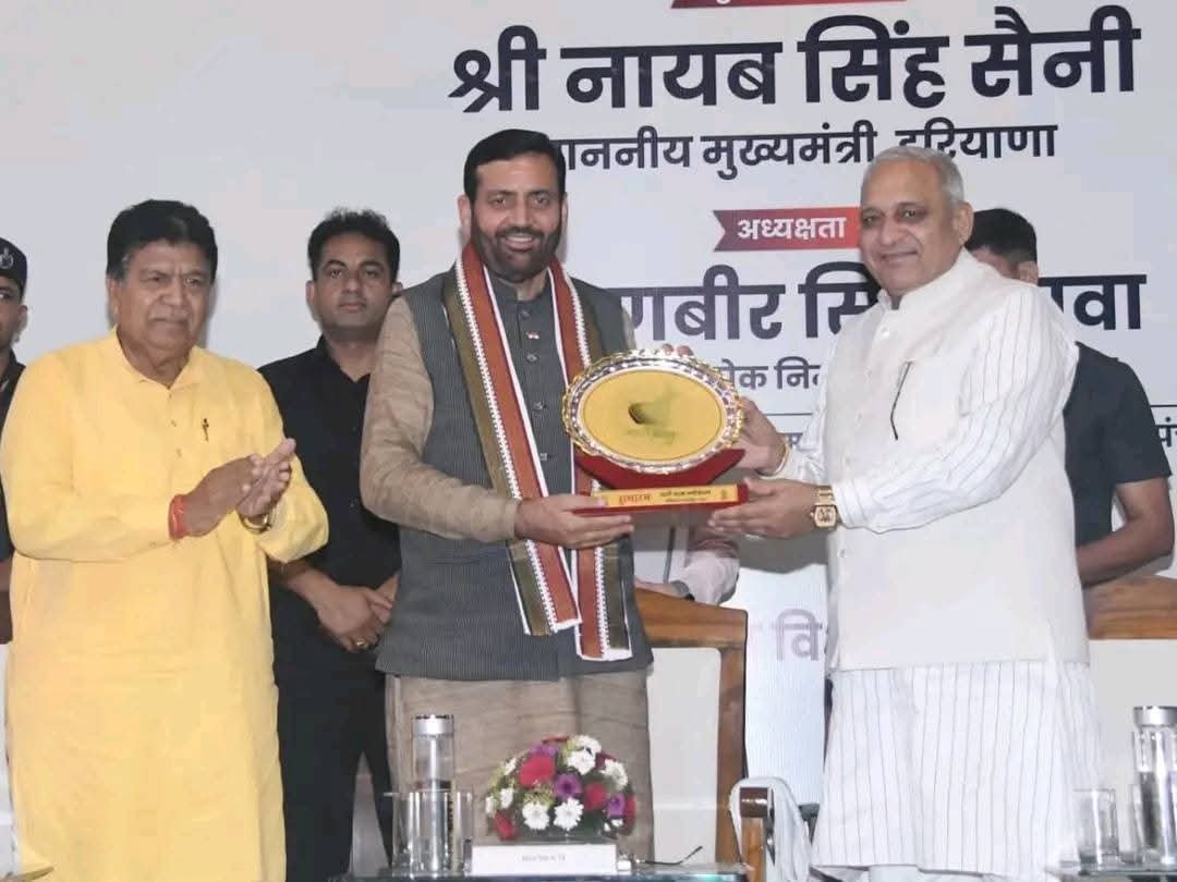 हरियाणा सरकार ने इस ऐप के साथ वर्चुअल हेल्पलाइन नंबर 8046810976 भी जारी किया है, जिस पर सुबह 9 बजे से शाम 7 बजे तक संपर्क किया जा सकता है।