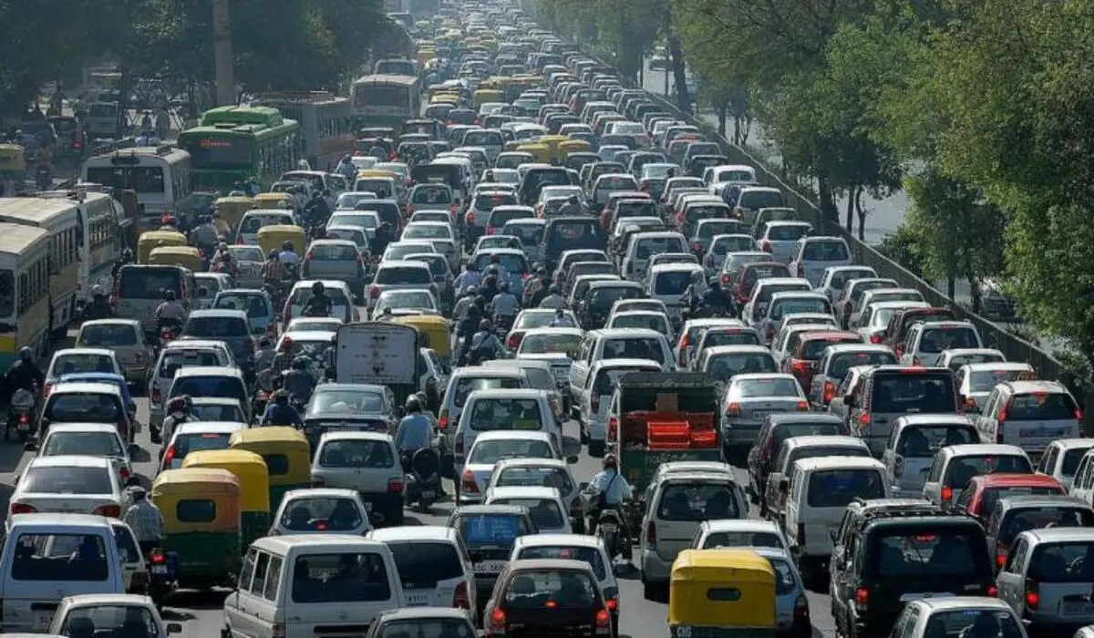 Delhi News: दिल्ली में 10 साल पुरानी डीजल और 15 साल पुरानी पेट्रोल कारों के लिए खुशखबरी, अब मिलेगी नई जिंदगी