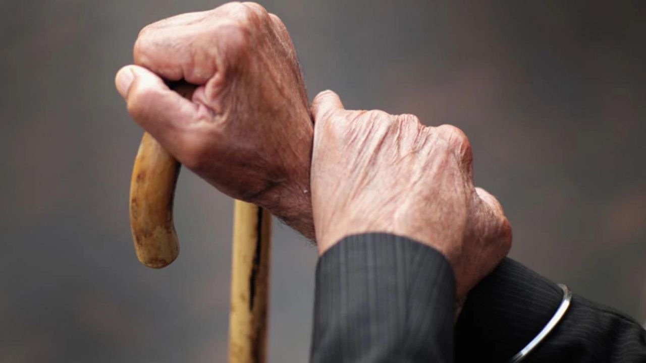 Haryana News: हरियाणा में बुजुर्गों के लिए बड़ी खुशखबरी, सरकार ने बढ़ाई बुढ़ापा पेंशन, इस दिन से होगा लागू