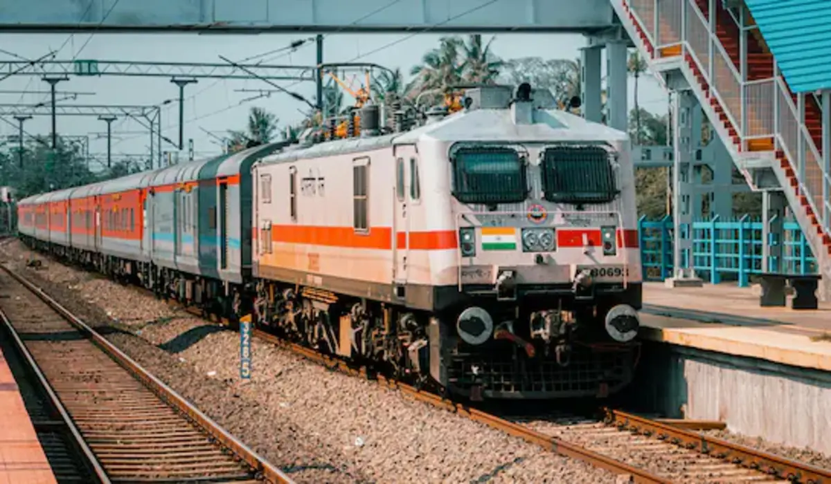 Indian Railways: छठ पर्व के लिए खुशखबरी, आज से चलेंगी 5 त्योहार स्पेशल ट्रेनें, यात्रियों को मिलेगी सुविधा और राहत
