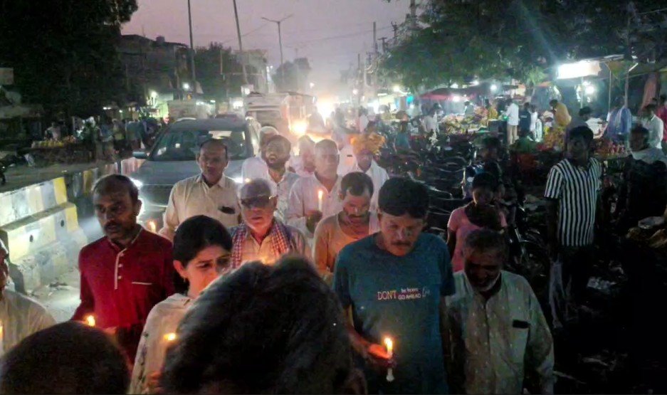 दोषियों के खिलाफ कार्रवाई की मांग को लेकर निकाला जुलूस