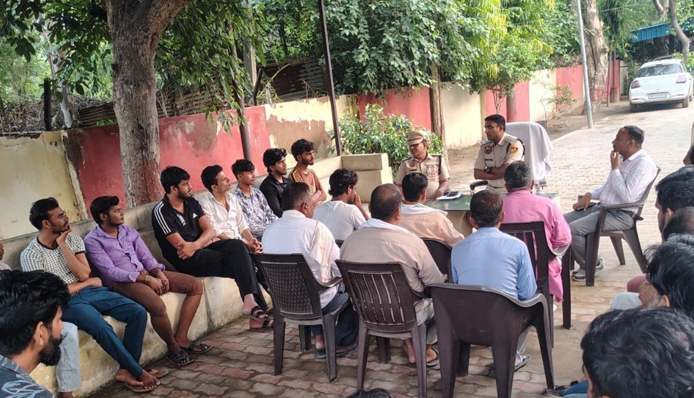 डीएसपी ने ली थाने में पुलिस मित्रों की बैठक, बेहतर तालमेल और सूचना तंत्र पर दिया जोर