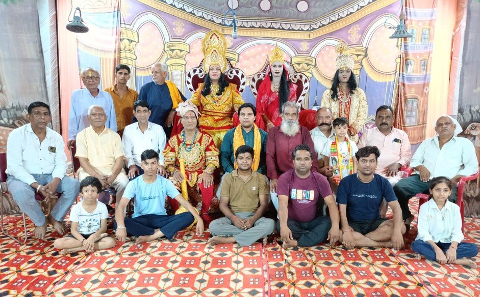 Rewari News: रामलीला का भव्य समापन, पोलीथीन मुक्त धारूहेड़ा का संदेश 1 धारूहेड़ा: मनीराम बाग में आयोजित श्रीरामलीला भव्य समापन हुआ, जिसमें नगरवासियों ने उत्साहपूर्वक हिस्सा लिया।