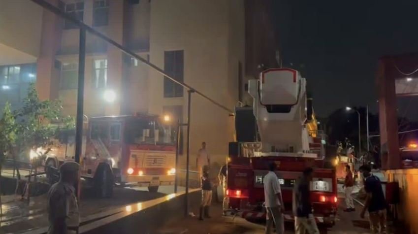 राजस्थान की राजधानी जयपुर में रविवार देर रात सवाई मान सिंह अस्पताल में बड़ा हादसा हो गया।