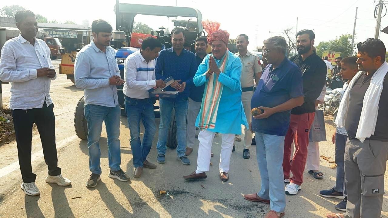 गोकलगढ से अभय सिंह चौक पर सडक ही 12.50 करोड़ की लागत से होगी कायाकल्प, विधायके ने नारियल फोड कर किया शुभारंभ