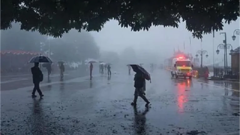 Cyclone Mandous से मचा हड़कंप! मौसम विभाग ने जारी किया रेड अलर्ट, दिल्ली में भी बदला मिज़ाज!