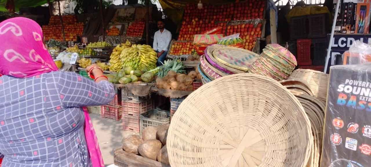 आस्था के चार दिवसीय महापर्व की तैयारी में जुटे ब्रतधारी , खरना आज