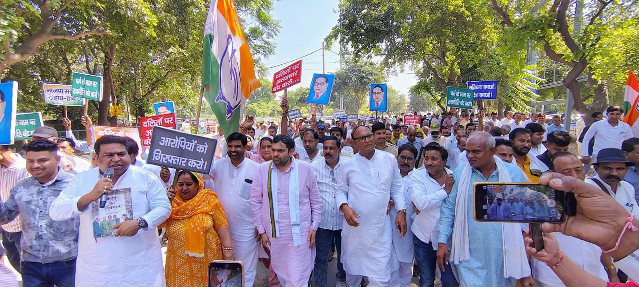 Breaking News: चिरंजीव राव के नेतृत्व में कांग्रेस कार्यकर्ताओं का रेवाड़ी में विरोध प्रदर्शन