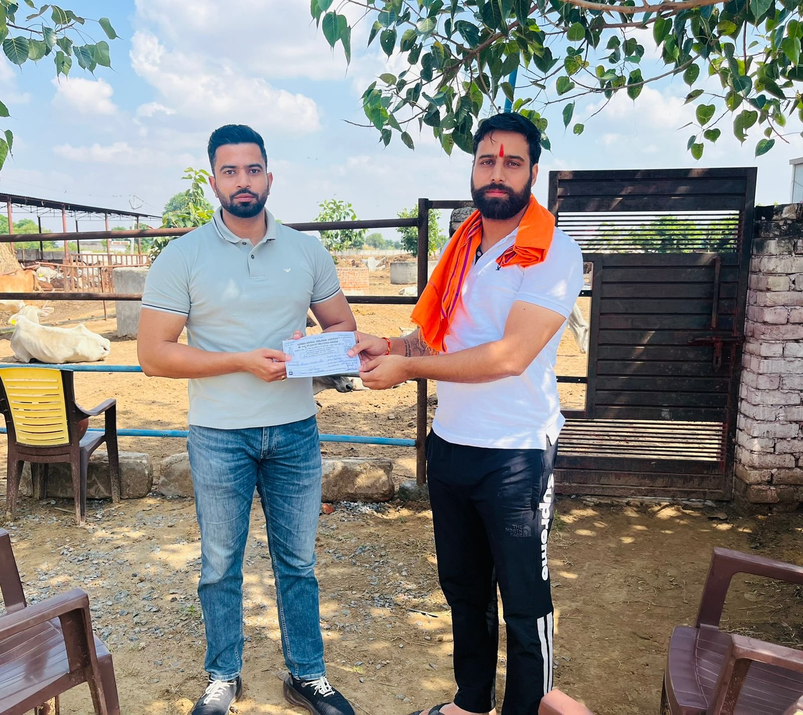 बेटी के जन्मदिन पर दिया अनोखा संदेश, गौशाला को किया 36,120 रुपये का दान