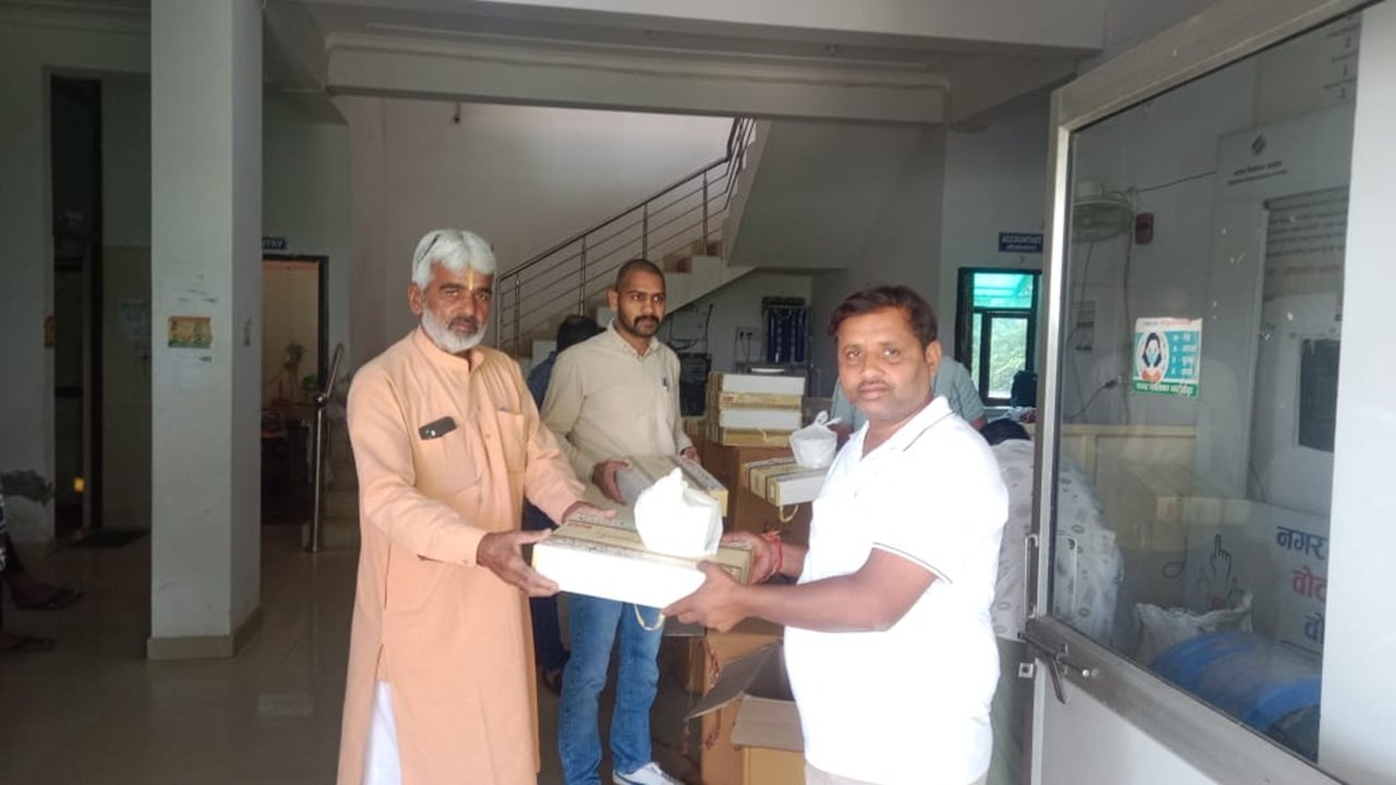 चेयरमैन ने कर्मचारियो को दी दीवाली की शुभकामनाएं