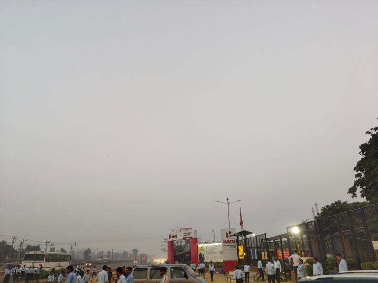 Pollution: हरियाणा में प्रदूषण का कहर, सरेआम जलाया जा रहा है कूड़ा व पराली