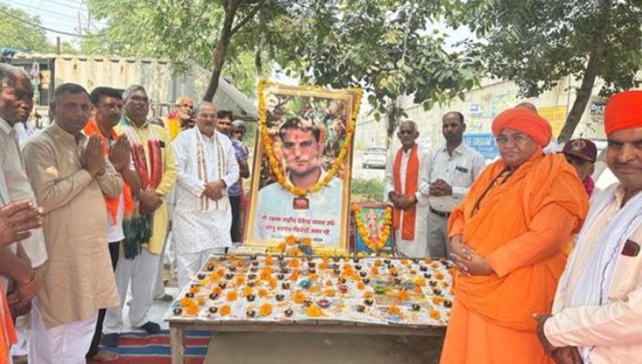 ‘एक दीपक बलिदानों के नाम’ अभियान आयोजित, शहीदों और गौरक्षकों को किया नमन