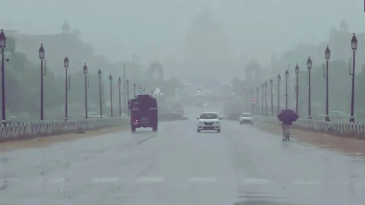 Weather Update: दिल्ली-NCR में बदला मौसम का मिजाज़! बारिश और ठंडी हवाओं से बढ़ेगी कंपकंपी!