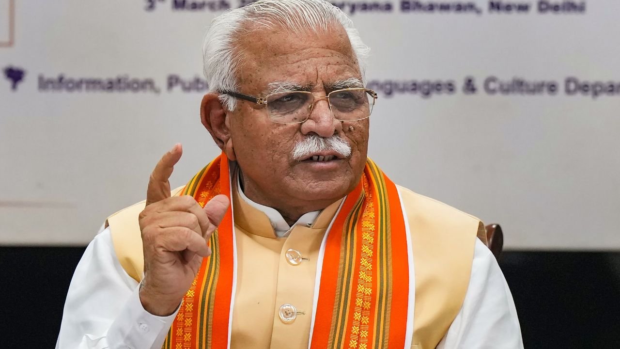 Haryana News: हरियाणा सरकार करेगी ASI संदीप लाठर की पत्नी को नौकरी देने का ऐलान, मनोहर लाल खट्टर ने परिवार से की मुलाकात