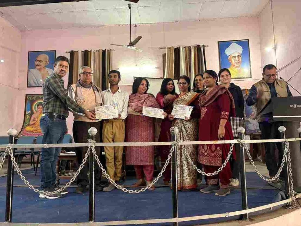  अंतरराष्ट्रीय गीता महोत्सव 2025 के उपलक्ष्य में खंड रेवाड़ी के अंतर्गत सभी विद्यालयों की खंड स्तरीय प्रतियोगिता राजकीय वरिष्ठ माध्यमिक विद्यालय रेवाड़ी में आयोजित की गई।