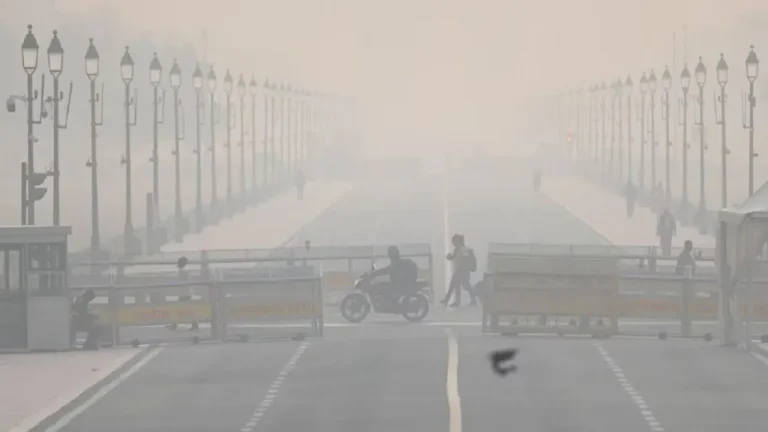 Delhi AQI Today: दिल्ली में AQI 535! हवा ज़हर से भी खतरनाक—क्या GRAP-4 भी फेल हो गया?