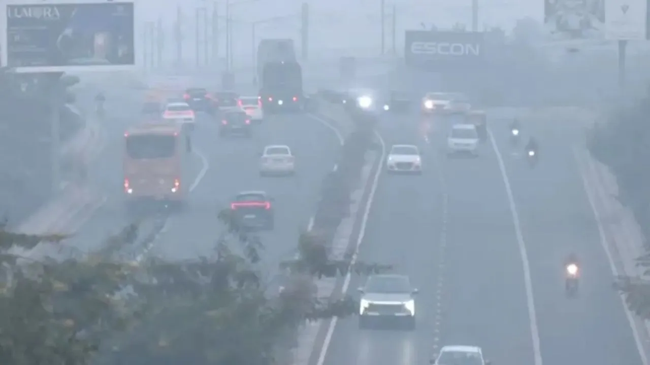 Delhi AQI: दिल्ली-NCR में धुंध और जहरीली हवा का कहर, AQI 363 पहुंचा, मौसम और स्वास्थ्य के लिए बड़ा खतरा!