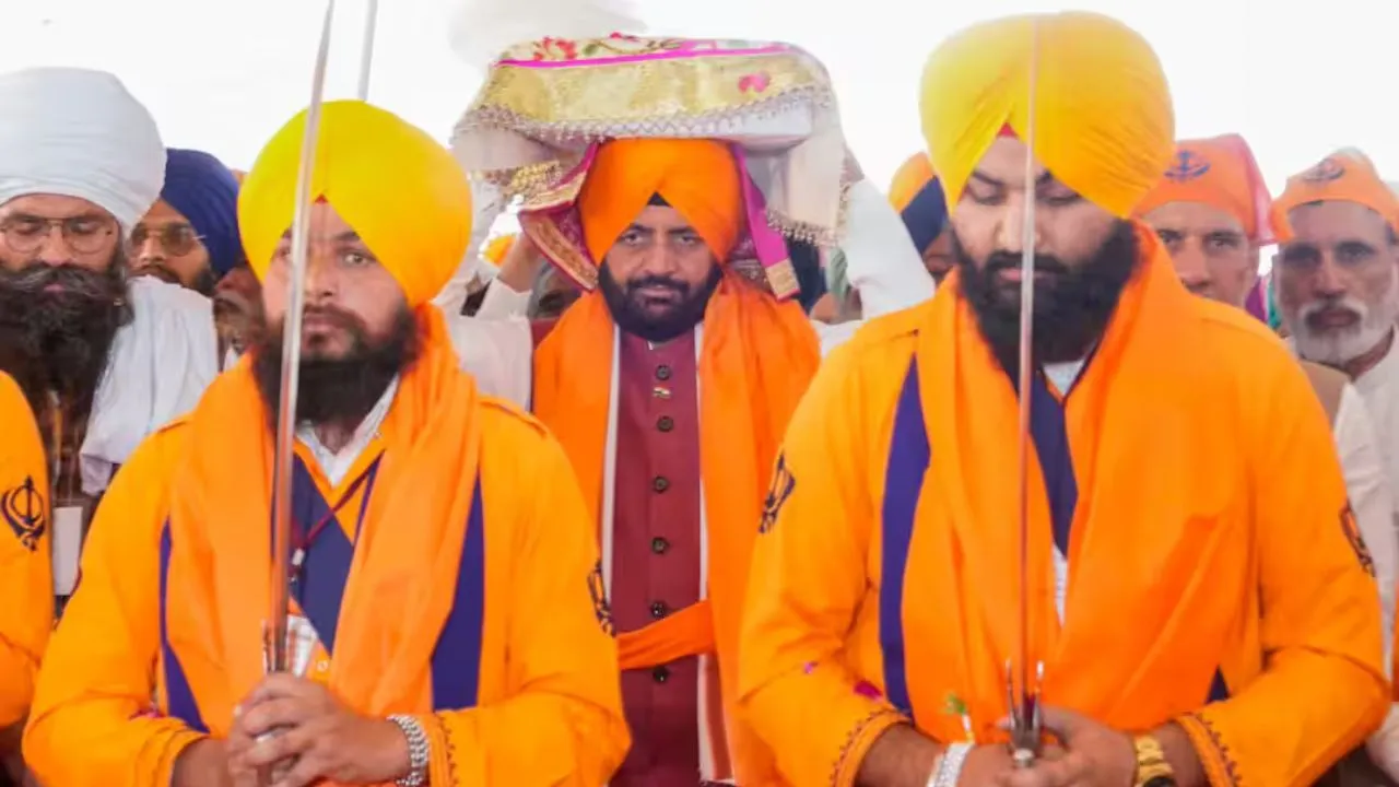 Haryana: कुरुक्षेत्र में गुरु तेग बहादुर जी की 350वीं शहादत दिवस पर हरियाणा CM ने किया पवित्र 'पलकी सेवा'
