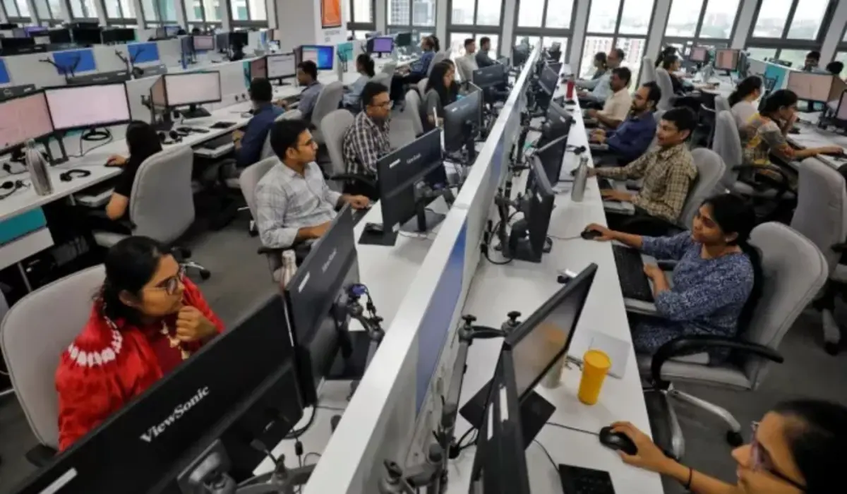 Delhi News: प्रदूषण से बचाव के लिए दिल्ली सरकार ने बदला दफ्तरों का समय, ट्रैफिक में होगी राहत, जानिए नई टाइमिंग