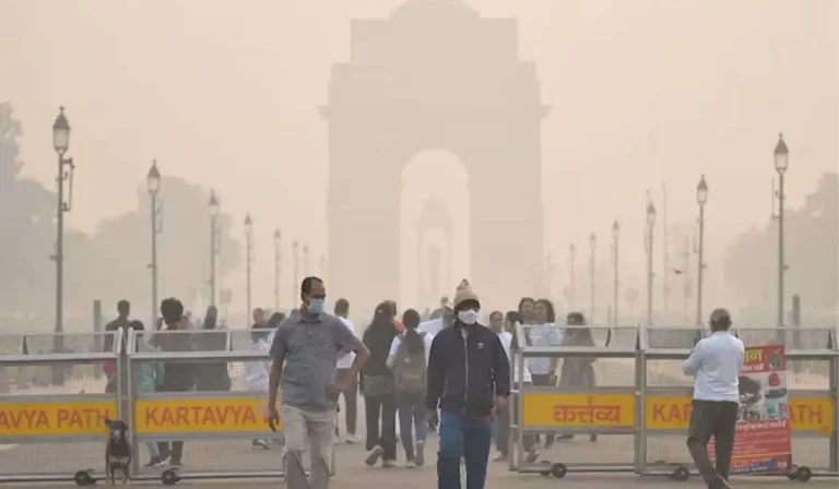 Delhi Weather News: दिल्ली-एनसीआर में सर्दी का कहर, दिसंबर में शीतलहर और कोहरे के चलते होगी परेशानी