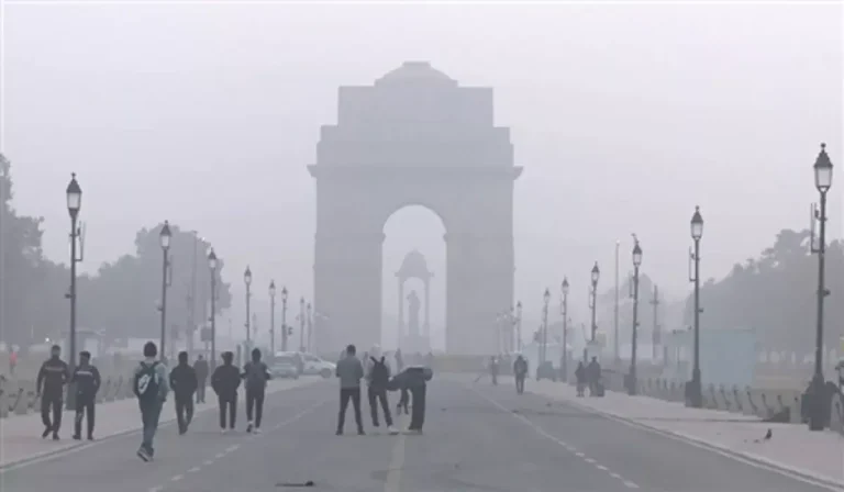 Delhi Weather: दिल्ली में सर्दी का कहर, 24 से शुरू होगी ठंड की नई लहर, जानिए पूरी रिपोर्ट