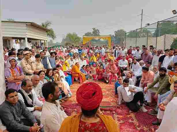 जोनियावास में चार्य पर हुई चर्चा, स्वास्थ्य मंत्री आरती राव का किया गया स्वागत