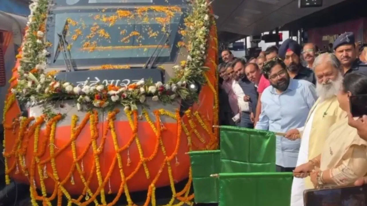 Haryana News: अनिल विज ने अंबाला में वंदे भारत यात्रियों का फूल देकर किया स्वागत, फिर हरी झंडी दिखाकर किया रवाना