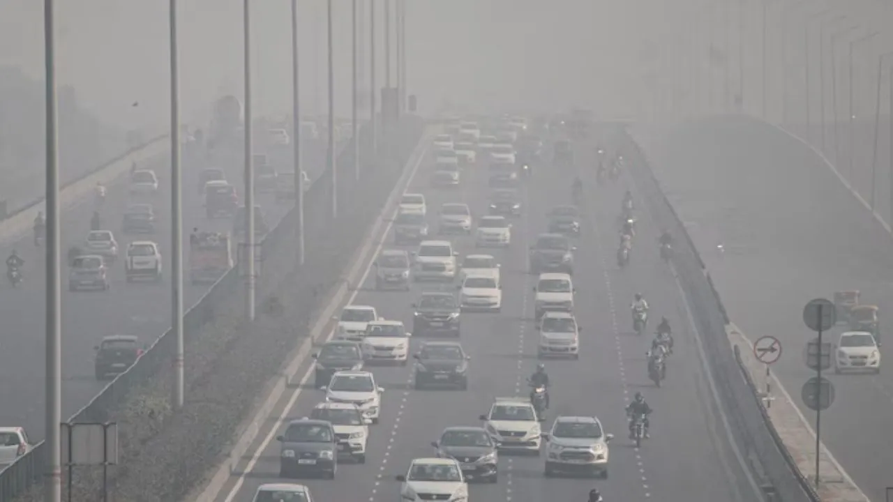 Haryana Pollution: जहरीली हवा से परेशान लोग, गुरुग्राम के लोग वायु प्रदूषण से बेहाल
