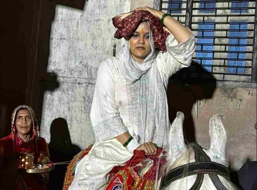 Haryana News: रेवाड़ी में घोड़ी पर निकाला बनवारा, सहारणवास गांव में उत्सव जैसा माहोल