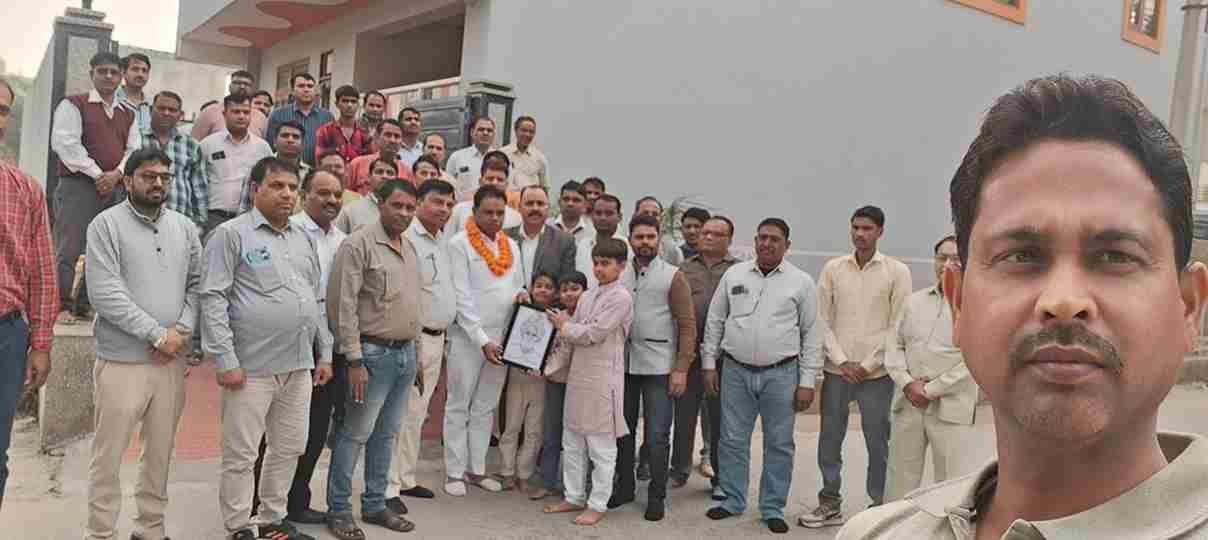 धारूहेड़ा: अखिल भारतीय लोधी राजपूत कल्याण महासभा, हरियाणा टीम की एक महत्वपूर्ण बैठक धारूहेड़ा में अध्यक्ष देवेंद्र सिंह लोधी के कार्यालय पर संपन्न हुई।