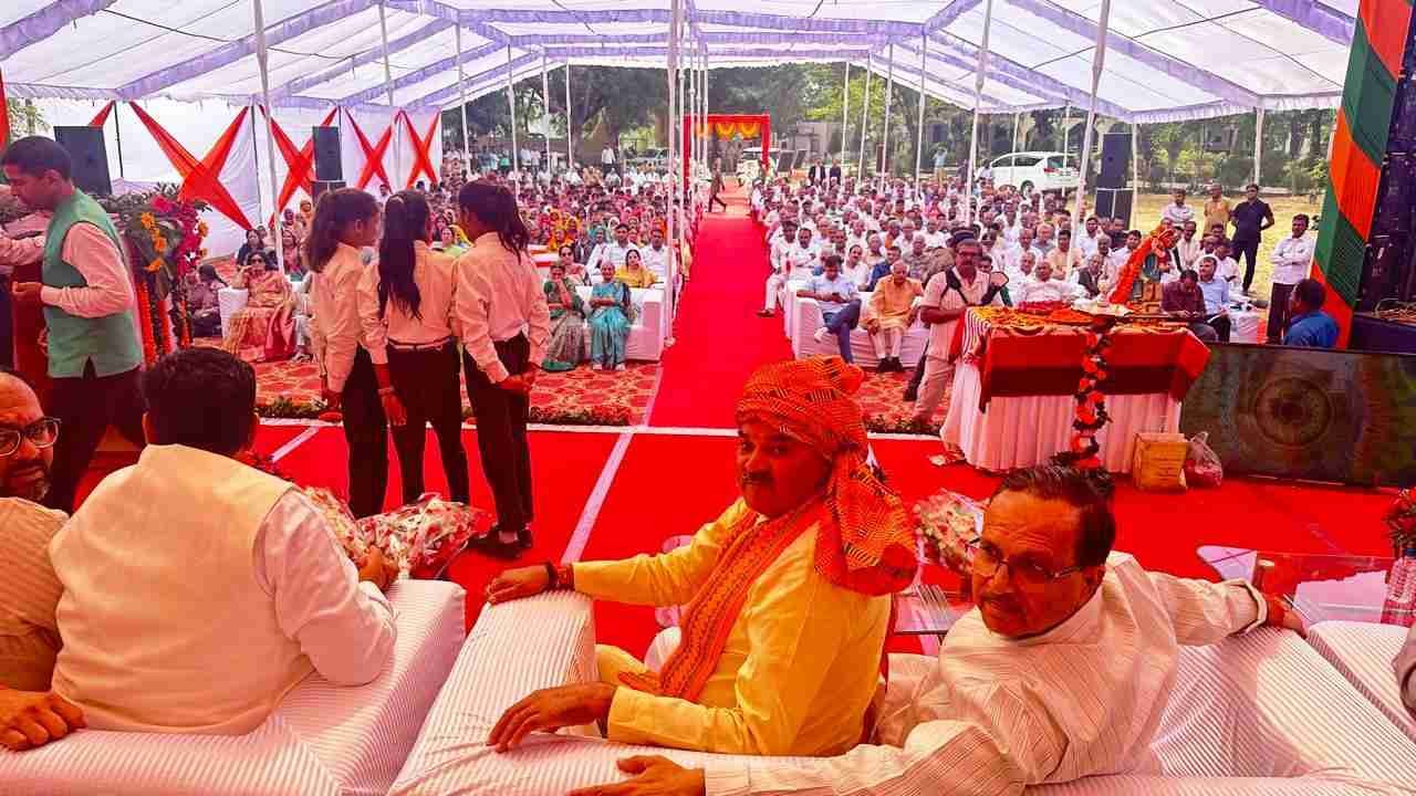 डूंगरवास विद्यालय का नामकरण पूर्व डीजीपी अजीत सिंह भाटोटिया के नाम पर, विधायक लक्ष्मण यादव ने किया उद्घाटन