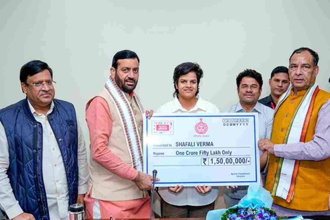 हरियाणा महिला आयोग की ब्रांड एंबेसडर बनीं शेफाली वर्मा, सीएम ने चंडीगढ बुलाकर किया सम्मानित