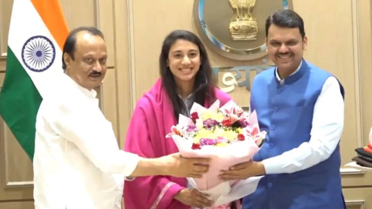 World Cup winning: महिला क्रिकेटर्स का मुंबई में सम्मान समारोह, CM फडणवीस बोले—“ये हैं महाराष्ट्र का गर्व”