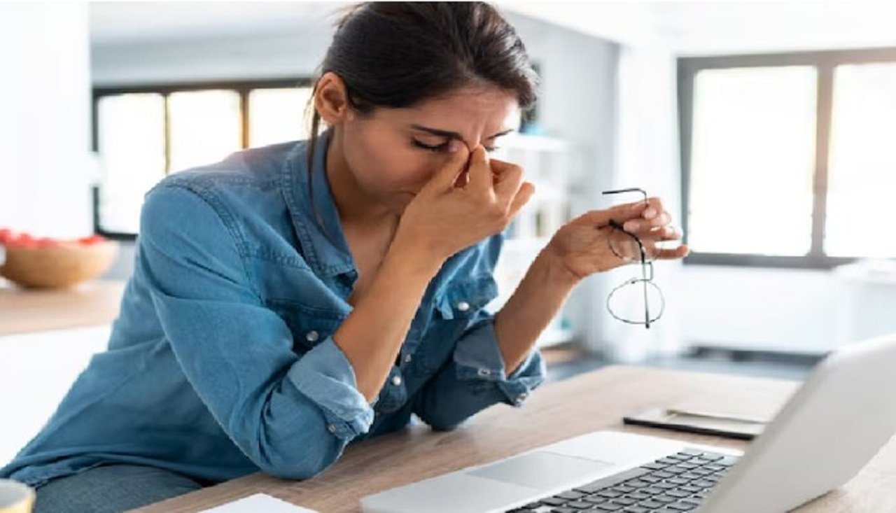 तनाव से चाहिए है छुटकारा तो इन चीजों से करें तौबा, अपनाएं ये टिप्स