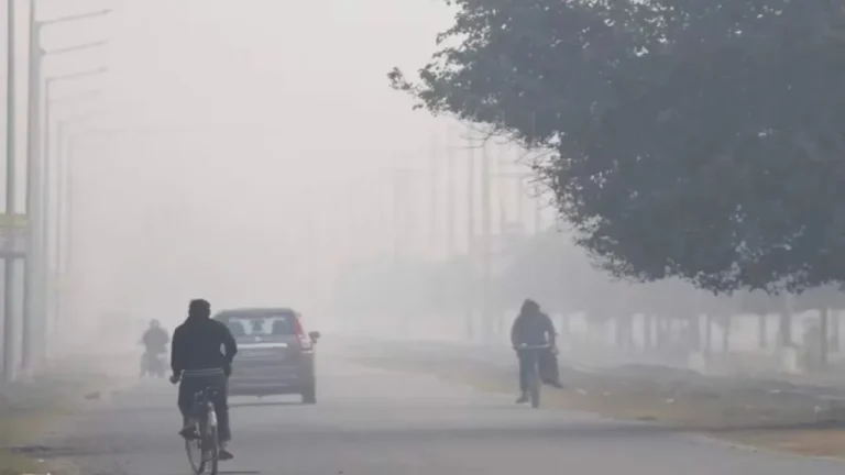 Weather Update: उत्तर भारत में कड़ाके की ठंड शुरू, पहाड़ों में बर्फबारी अलर्ट—क्या नवंबर में पड़ जाएगी जनवरी वाली सर्दी?