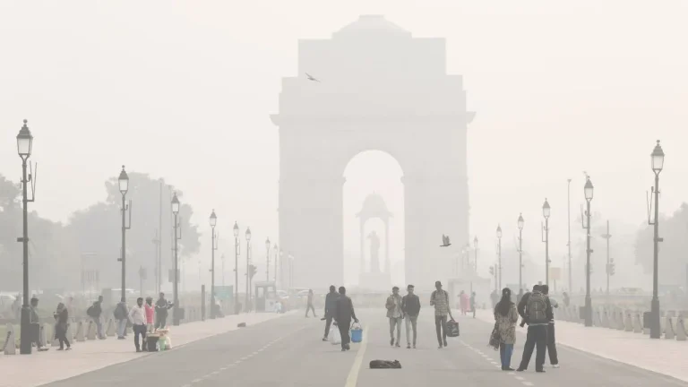 Delhi Weather: दिल्ली में शुरू हुई हल्की सर्दी! मौसम विभाग की नई रिपोर्ट में छिपा बड़ा अपडेट, जानिए आज का हाल