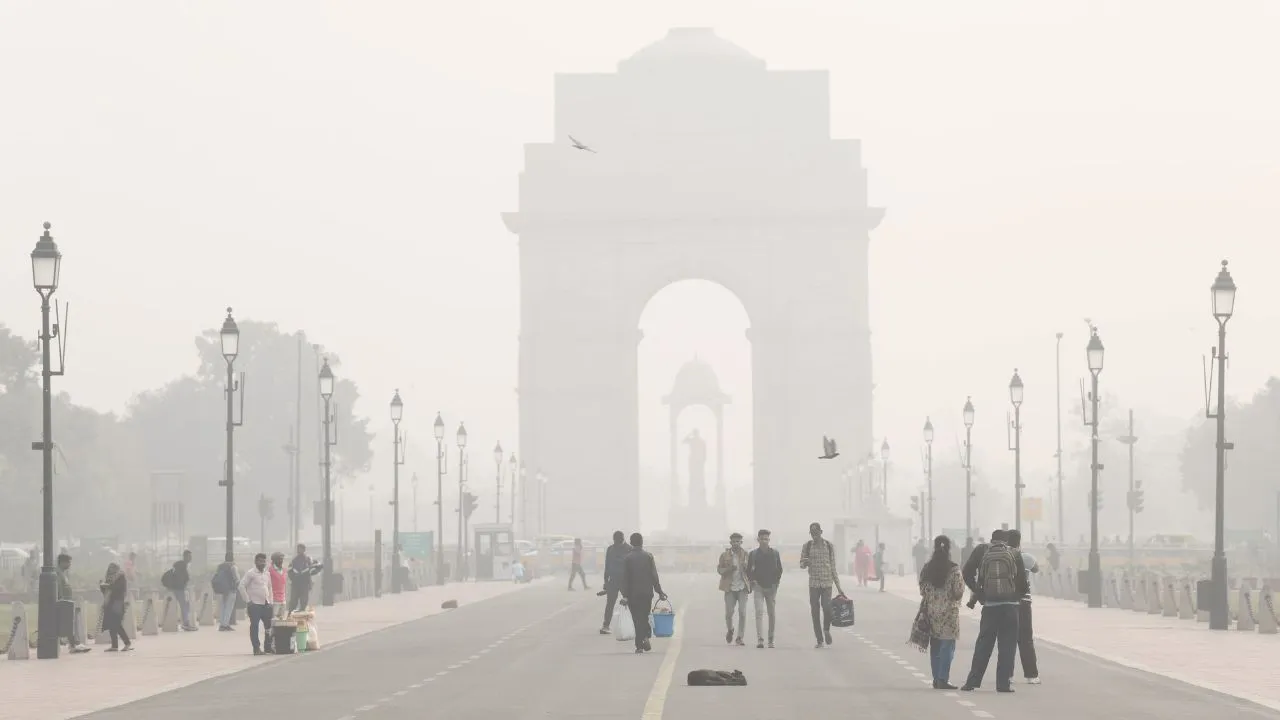 Delhi Weather: दिल्ली में शुरू हुई हल्की सर्दी! मौसम विभाग की नई रिपोर्ट में छिपा बड़ा अपडेट, जानिए आज का हाल